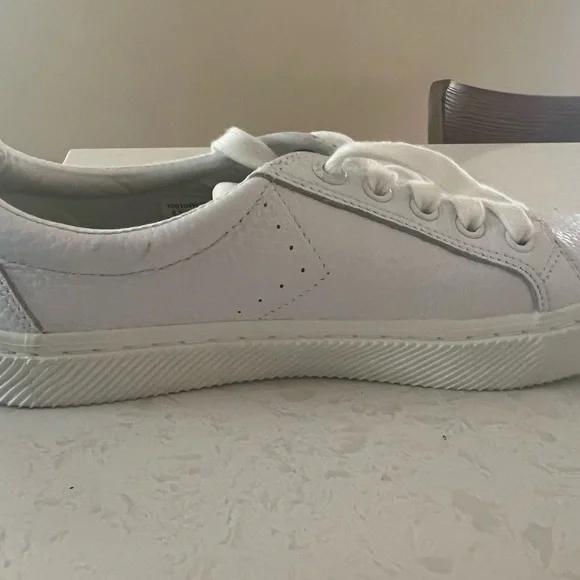 White Women's Sneakers Cariuma - Picture 11 of 14